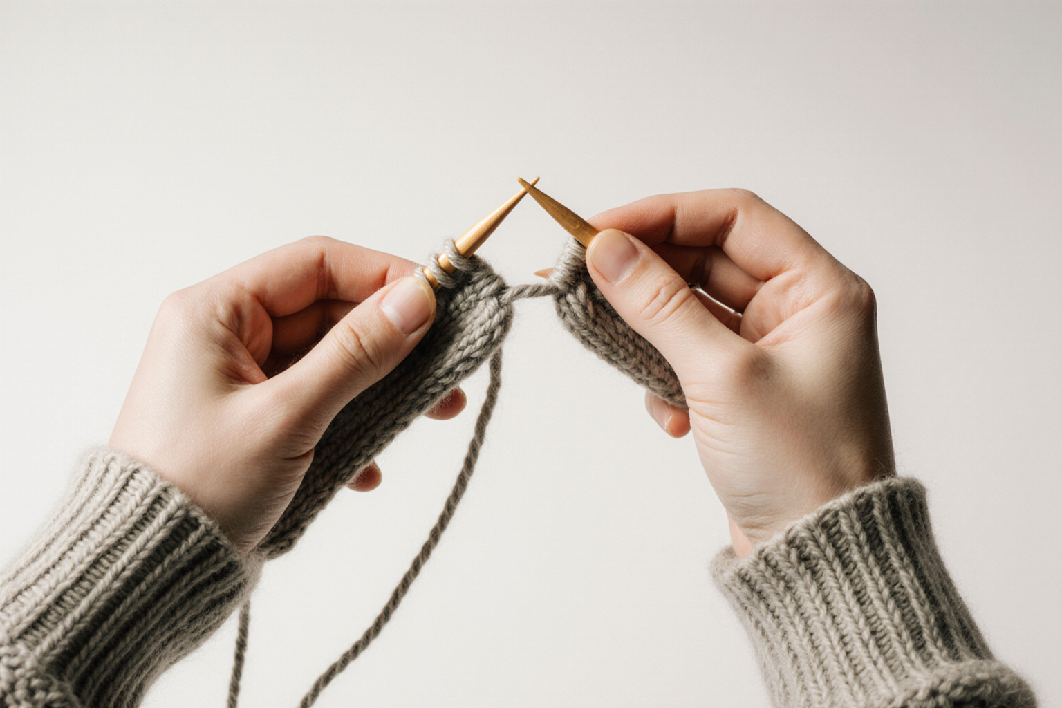 Ladders between the needles : How to knit mittens on double-pointed needles, step by step
